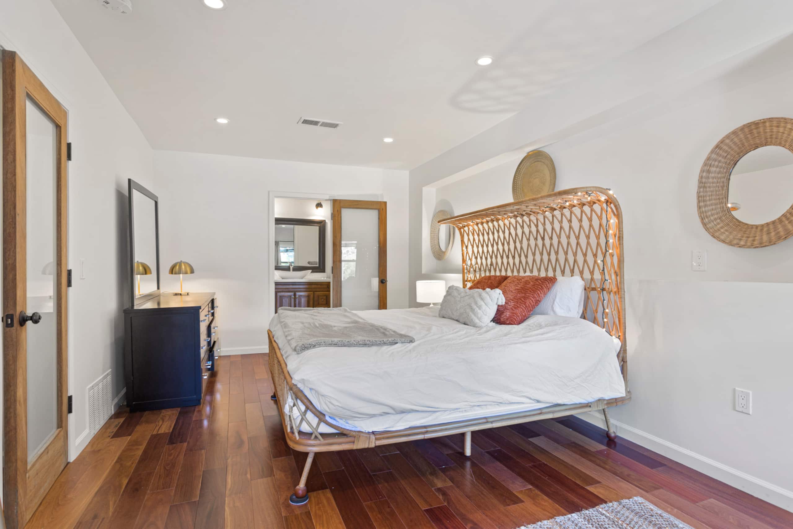 Home in San Francisco · ★4.88 · 2 bedrooms · 2 beds · 2 baths - Image 29