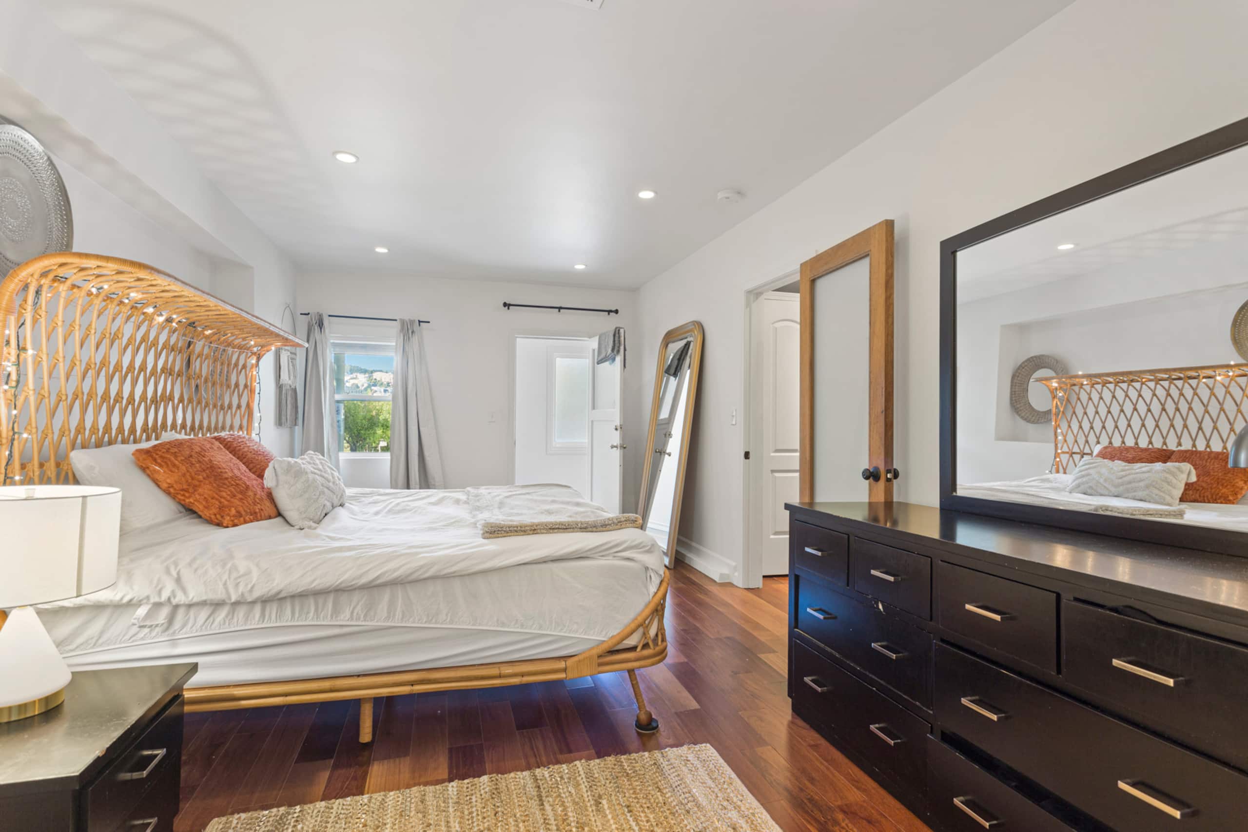 Home in San Francisco · ★4.88 · 2 bedrooms · 2 beds · 2 baths - Image 30
