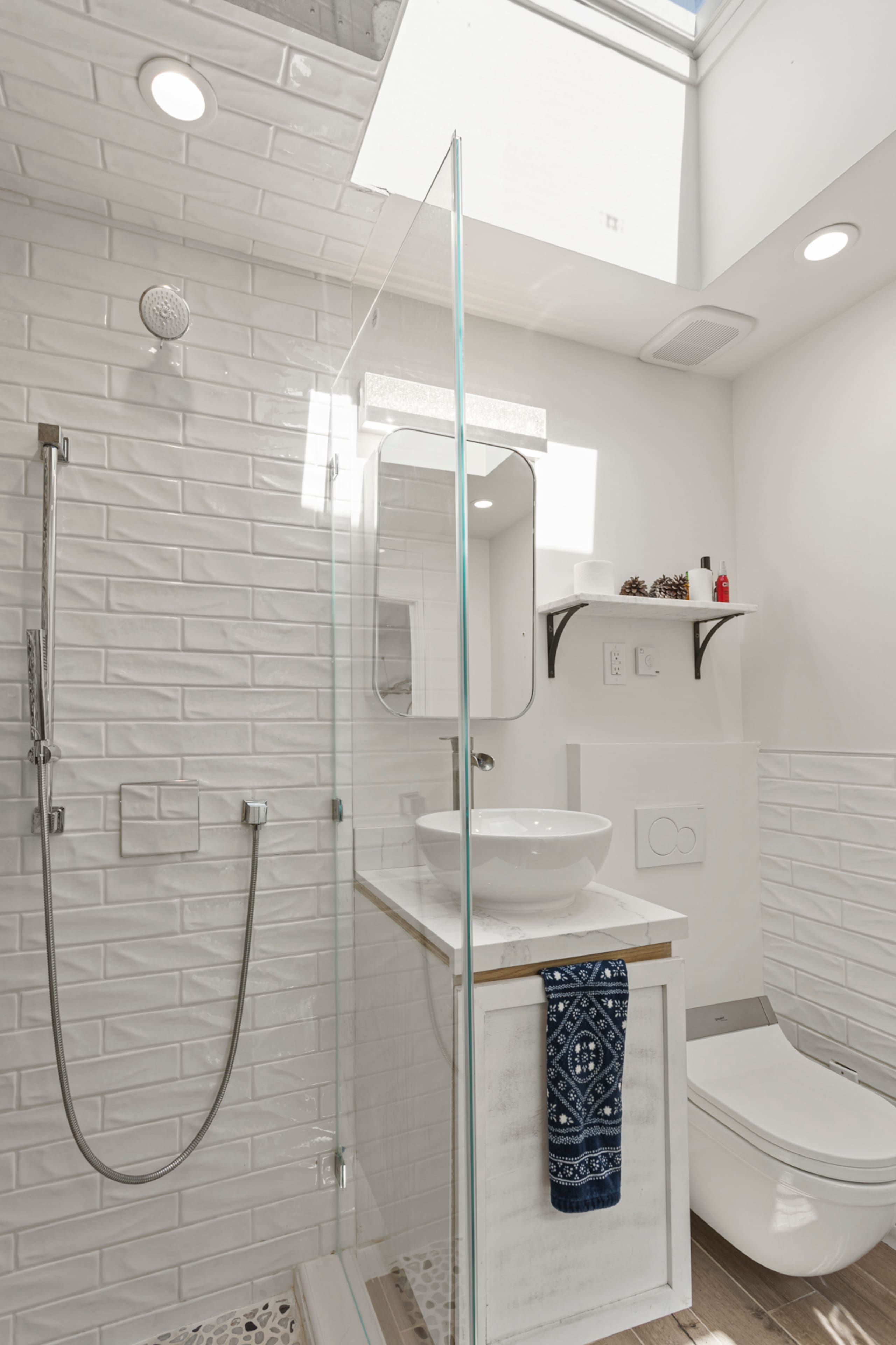 Home in San Francisco · ★4.88 · 2 bedrooms · 2 beds · 2 baths - Image 35