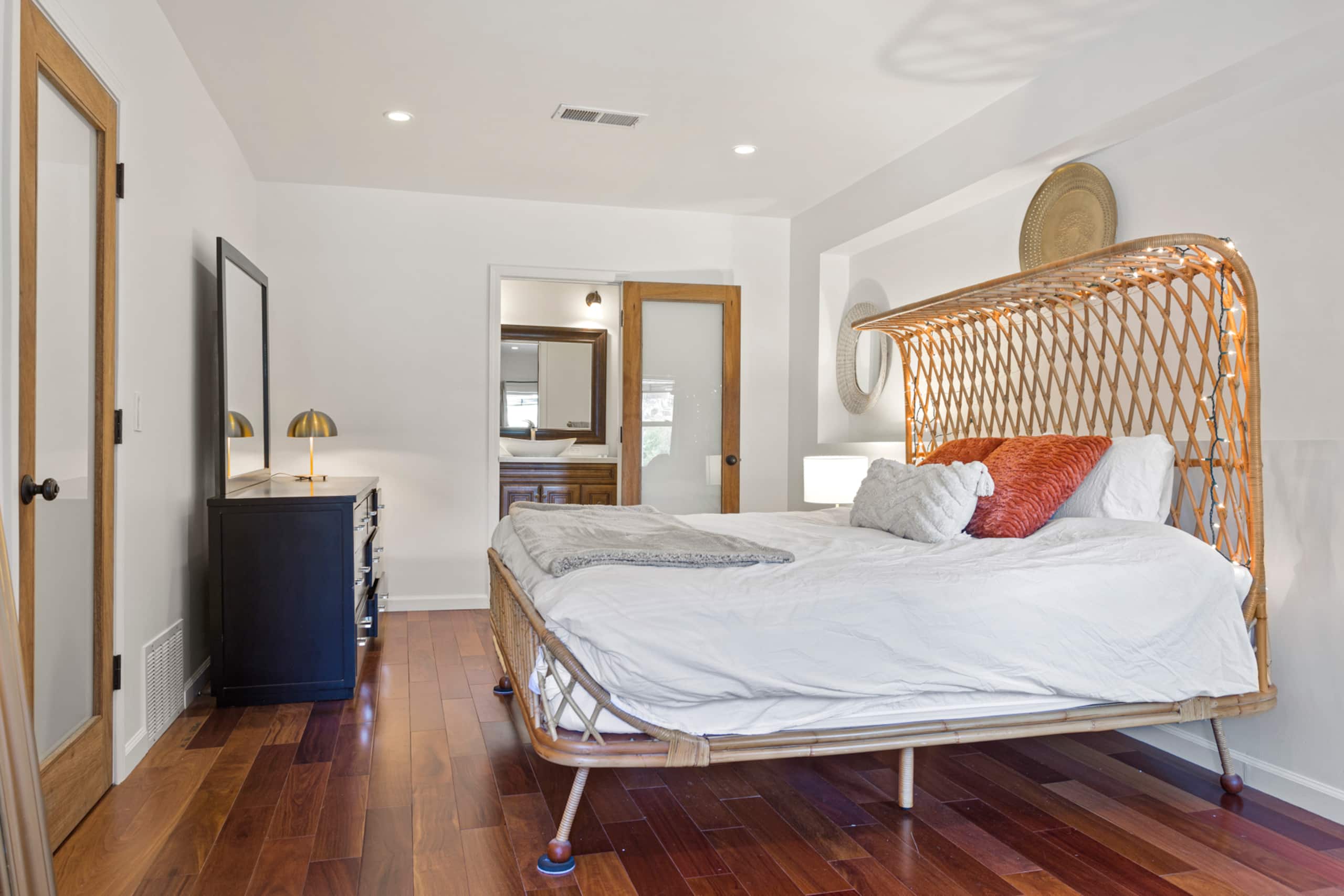 Home in San Francisco · ★4.88 · 2 bedrooms · 2 beds · 2 baths - Image 28