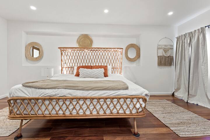 Rest and Recharge in a Stunning Designer’s Home. gallery image 5