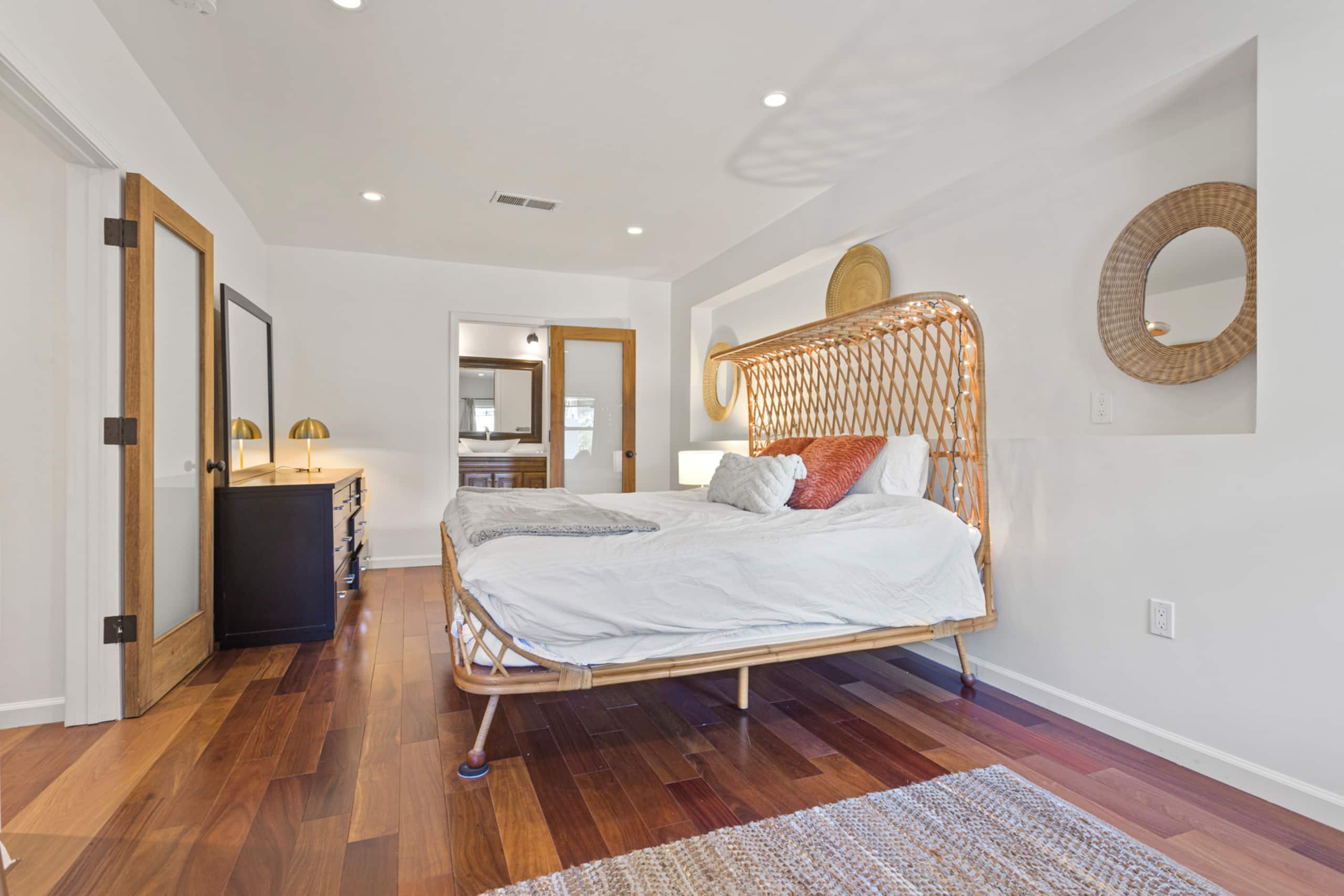 Home in San Francisco · ★4.88 · 2 bedrooms · 2 beds · 2 baths - Image 27