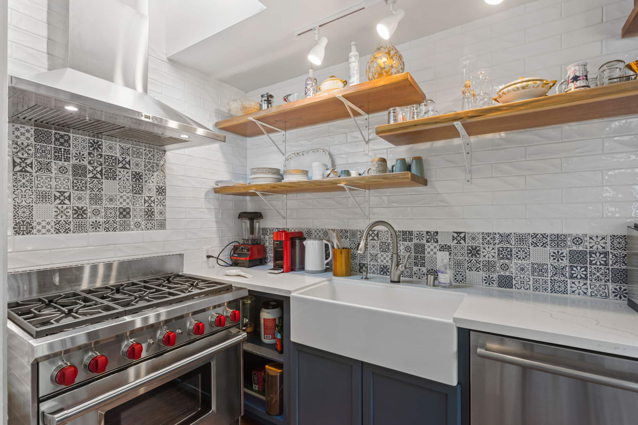 Home in San Francisco · ★4.88 · 2 bedrooms · 2 beds · 2 baths - Image 16