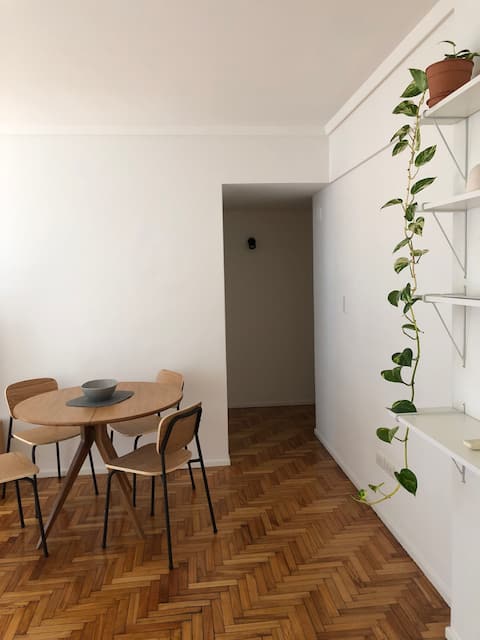 Airbnb con mejor rendimiento: Spacious, bright apartment in an excellent location en Recoleta