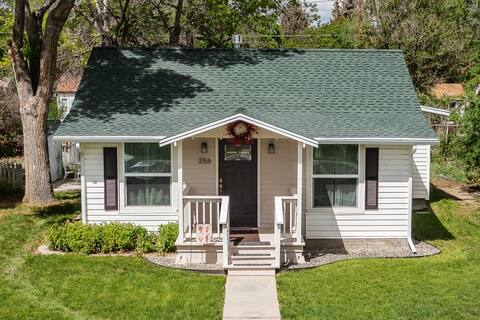 Lovely Wyoming DreamInn' Home in Town