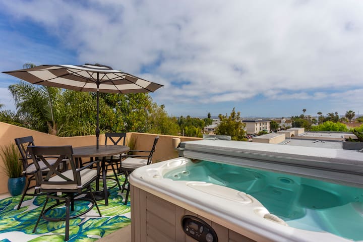 Spacious 3 Bed Home w/Rooftop Spa and Scenic Views