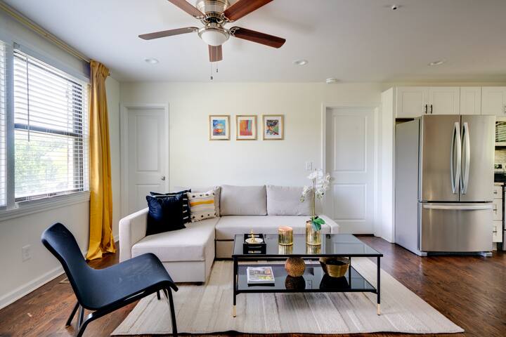 2 MIN/AIRPORT, 10 MIN/DOWNTOWN, MODERN & LUXURIOUS