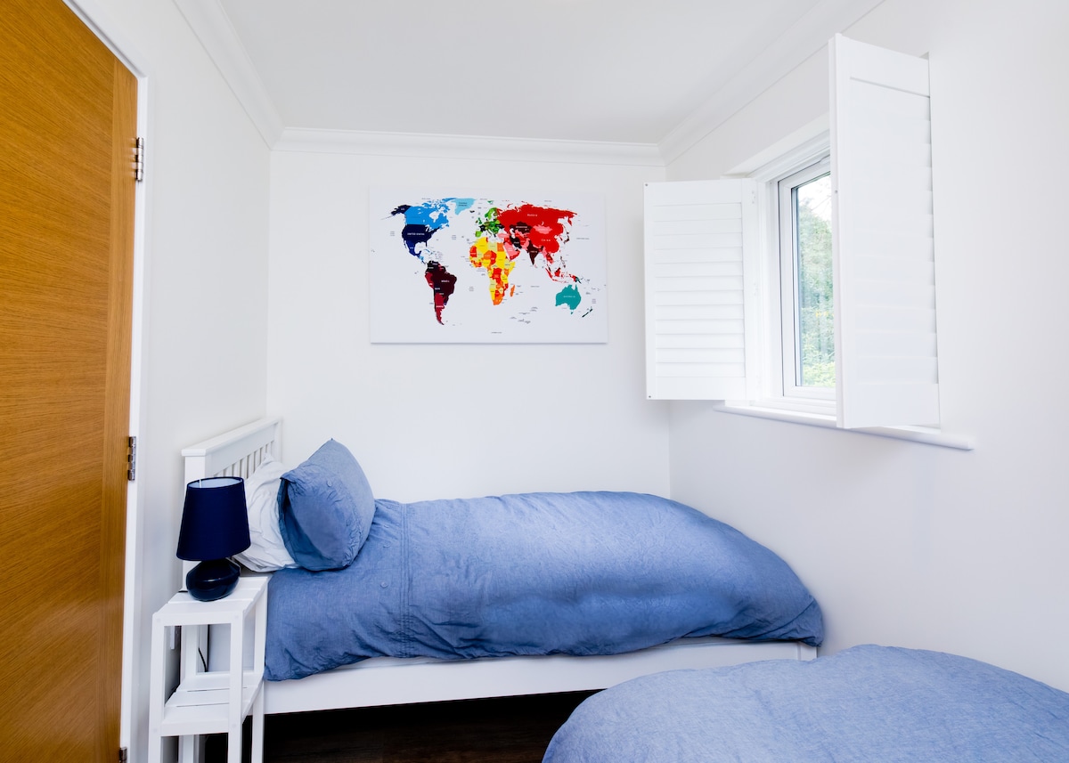 Tercer dormitorio con 2 camas de una plaza