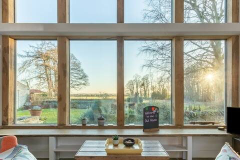 Stunning views, 4 acres, dog friendly, Yorkshire