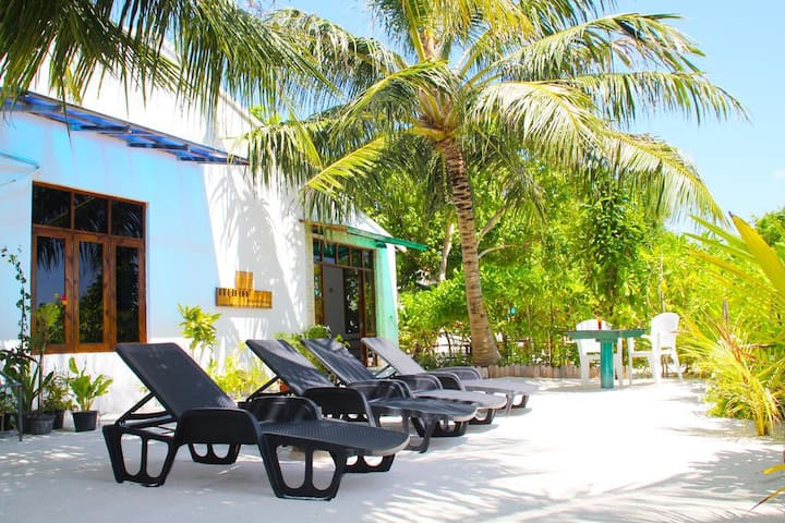 One Beachfront Villa - 45 Mins Speedboat From Male - Malediven