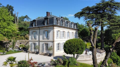 Large 150 m2 apartment in beautiful bourgeois house