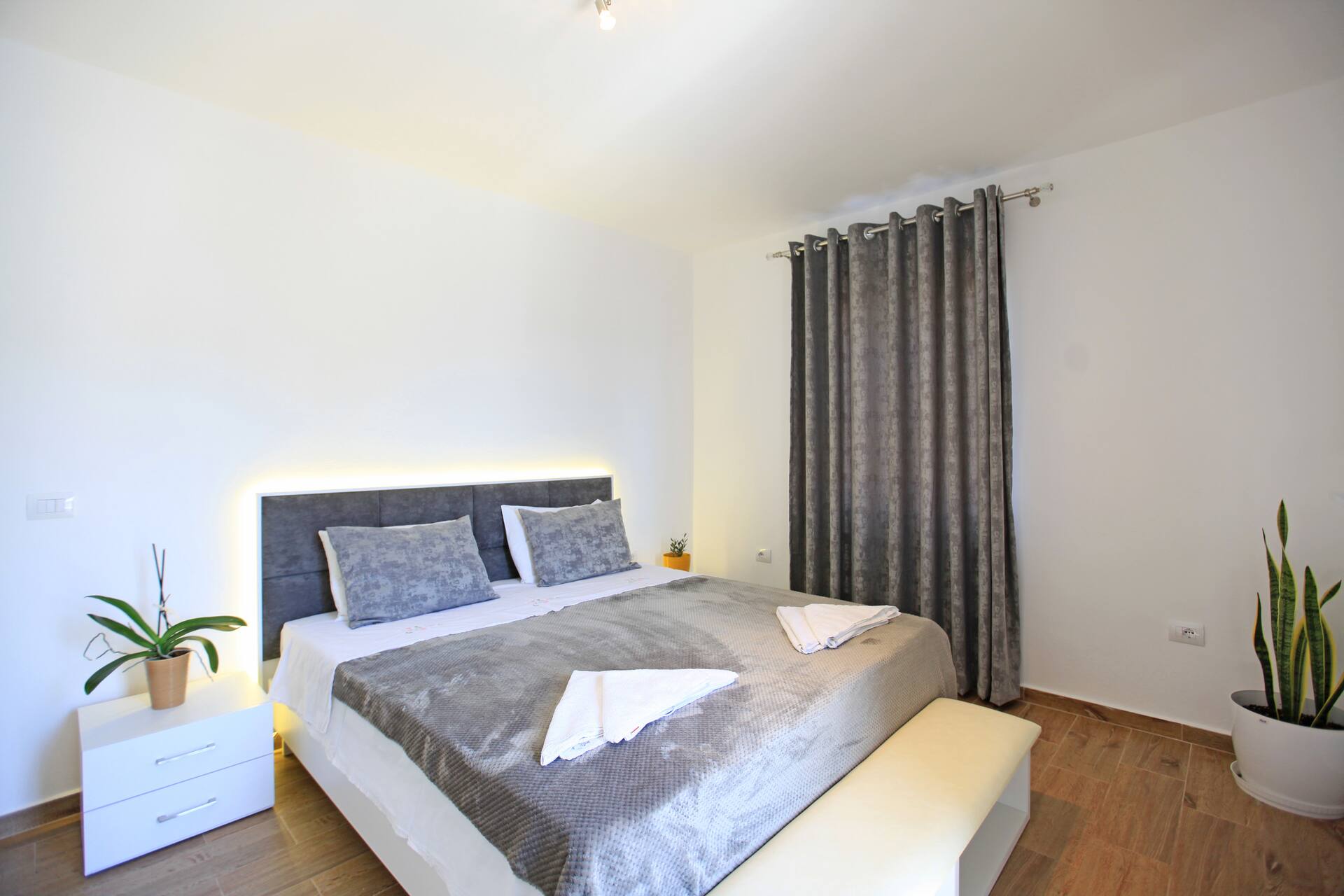 Luxury Spacious Apartment near Saranda Center