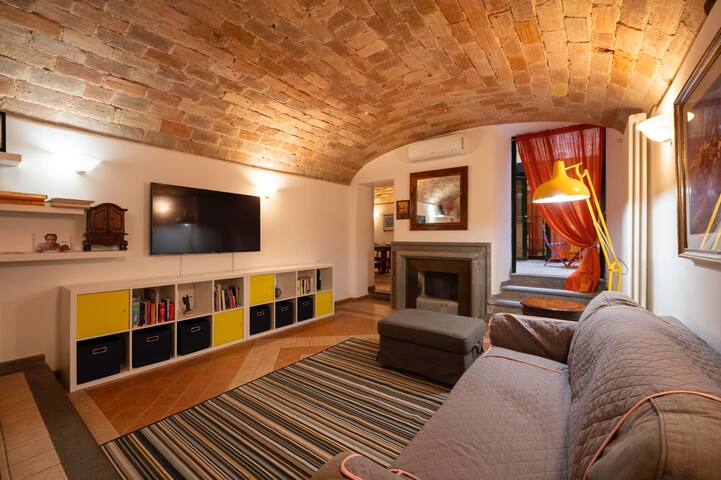 Aurora near the Spanish Steps gallery image 2