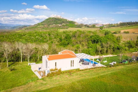 Motovun: 4 bedroom villa with pool & stunning view