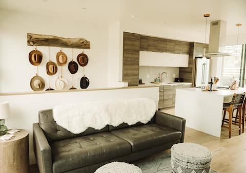 Top Airbnb: The Cowboy Inn | *Luxury Western Downtown Flat* in Montana