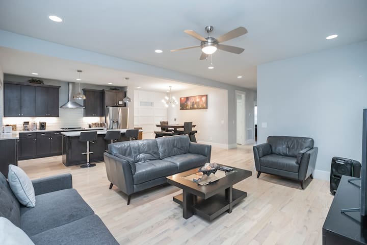 4 BR ~ 3 BA ~ 12 BEDS – 2 Miles to DT!