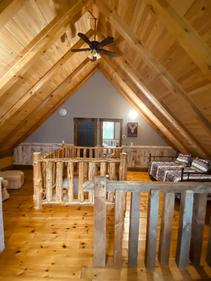 The common area in the loft with a daybed.