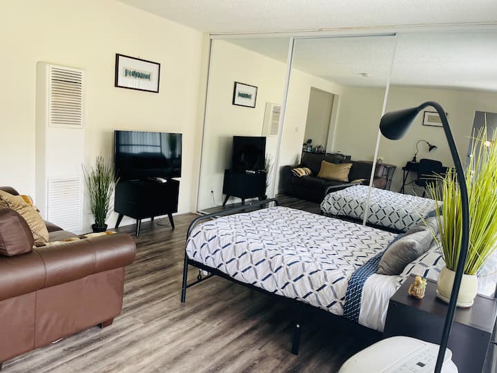 Charming On Budget Studio, Ucla, Smc, Beach - Los Angeles, CA