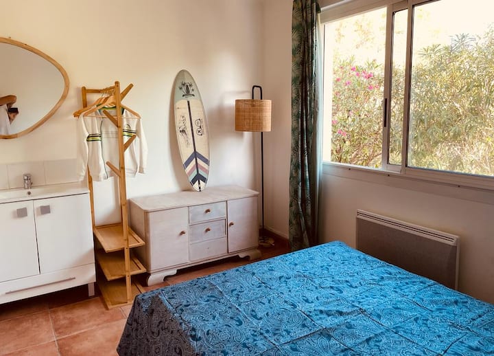 階下の庭の寝室3