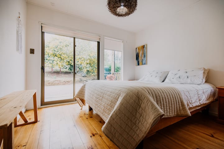 2e chambre double et placard et patio