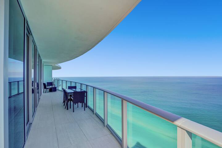 Wall 2 Wall Paradise Direct Ocean front Penthouse gallery image 5