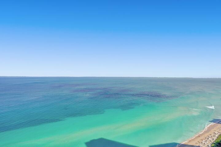 Wall 2 Wall Paradise Direct Ocean front Penthouse gallery image 3