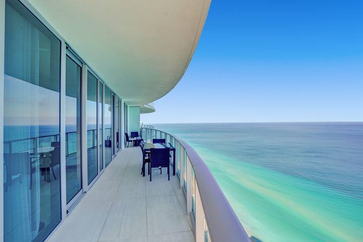 Wall 2 Wall Paradise Direct Ocean front Penthouse gallery image 2