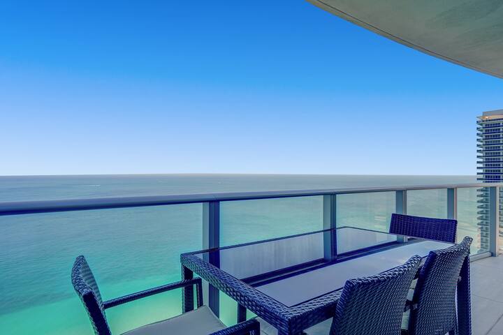 Wall 2 Wall Paradise Direct Ocean front Penthouse gallery image 4