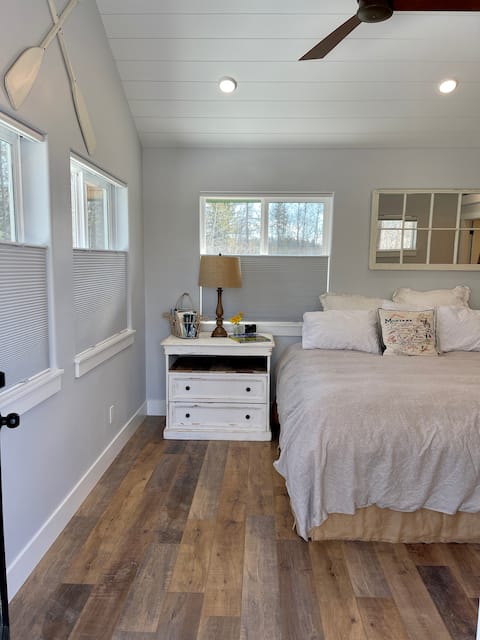 Whitefish Secluded, near town studio apartment