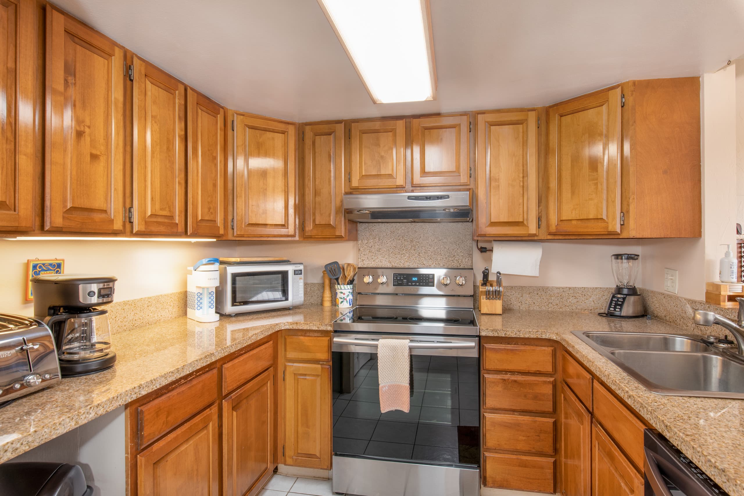 Condo in Kailua-Kona · ★4.83 · 2 bedrooms · 3 beds · 2 private baths - Image 6