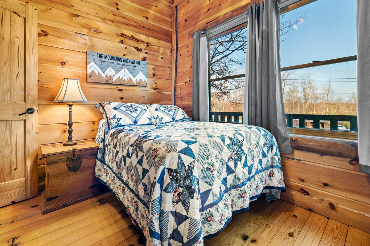 Втора спалня на основно ниво с двойно легло. 