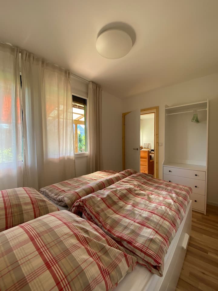 Schlafraum mit Doppelbett