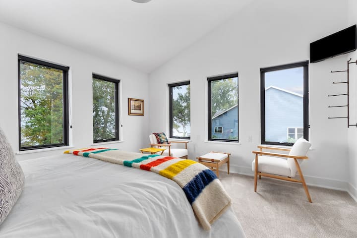 Hay una maravillosa zona de estar para disfrutar de una taza de café.