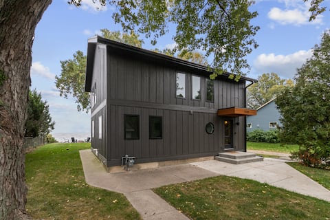 Hickory on the LakeWaterfront Luxury on Winnebago