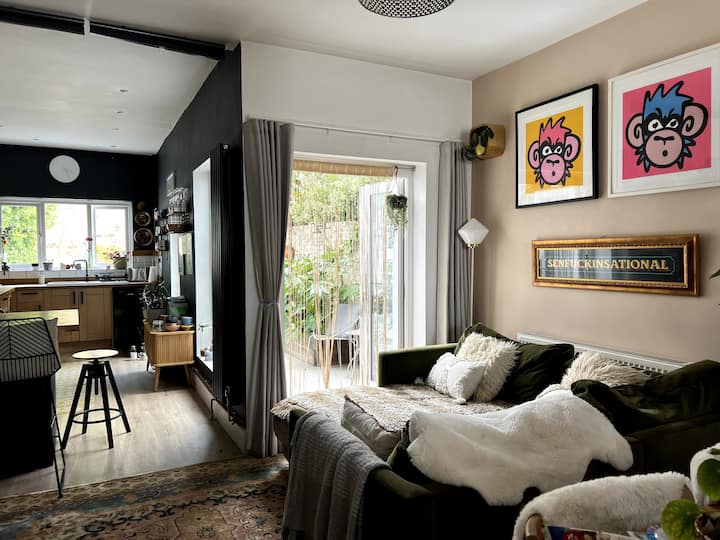 " 2 Bed Cottage 
Seaside Location' - Southsea