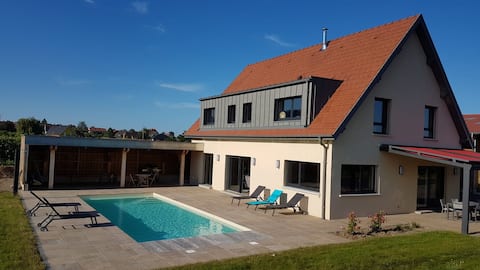 Beautiful House with Jacuzzi + Pool in the heart of the vineyards