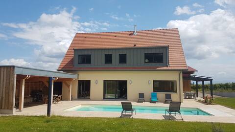 Beautiful Jacuzzi House +Pool  in the heart of vineyards