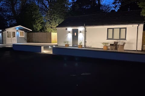 Detached Suite near Delamere Forest with Hot Tub