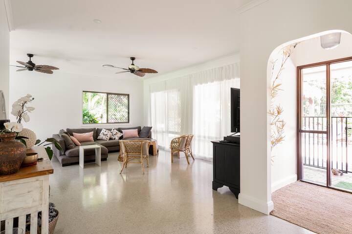 Bali-Ahn.Acreage 3-mins to town.Aircon.WiFi.Pool gallery image 5