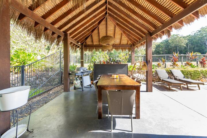 Bali-Ahn.Acreage 3-mins to town.Aircon.WiFi.Pool gallery image 2