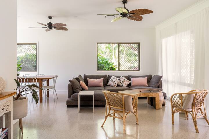 Bali-Ahn.Acreage 3-mins to town.Aircon.WiFi.Pool gallery image 4