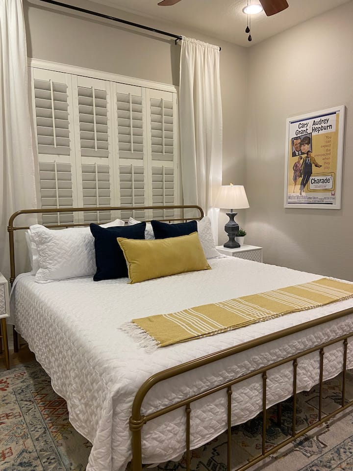 3rd bedroom w King Bed