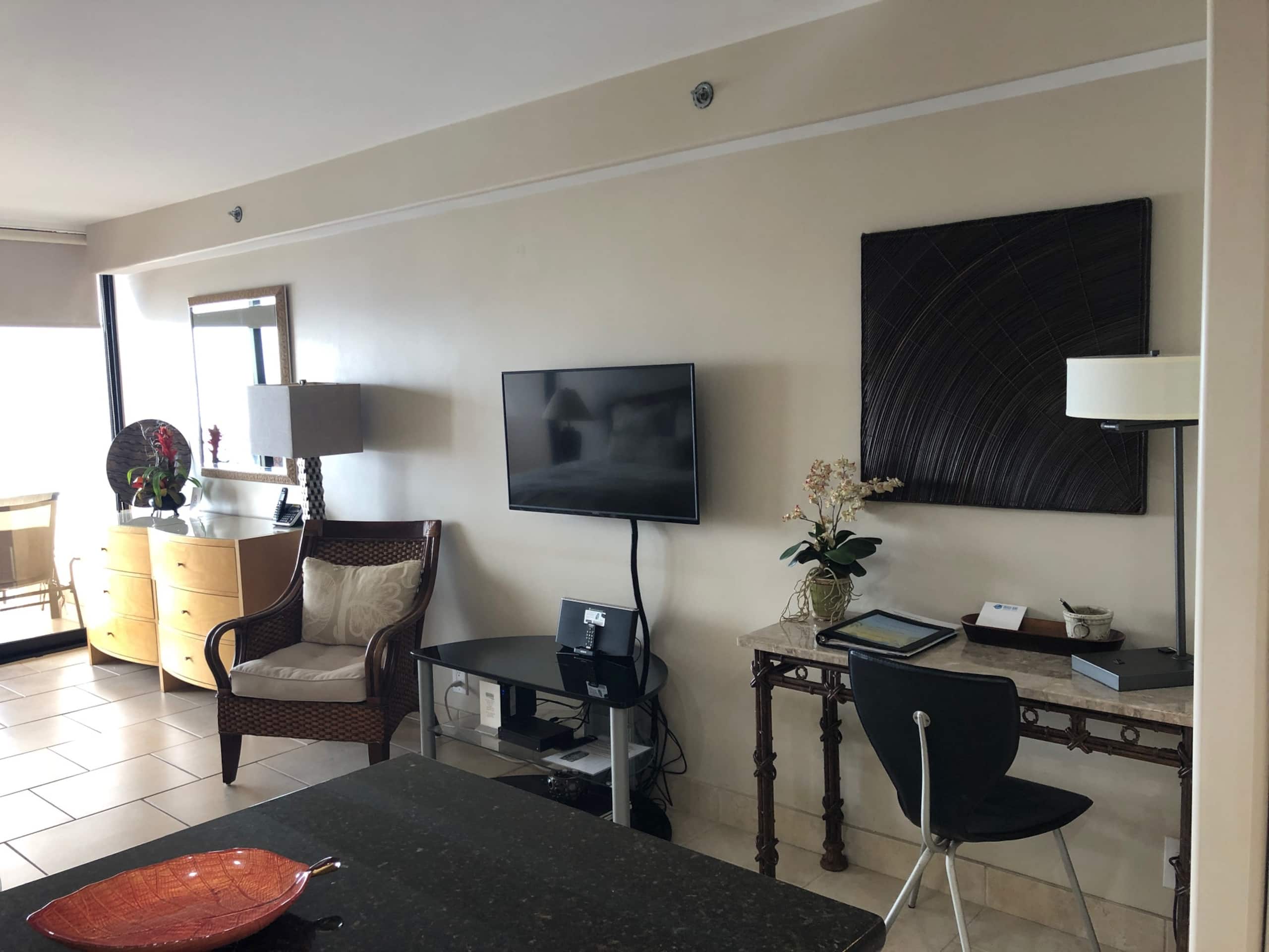 Condo in Lahaina · ★4.81 · Studio · 1 bed · 1 bath - Image 2