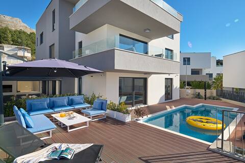 Villa Viginti 2 w/ pool & stunning Sea View