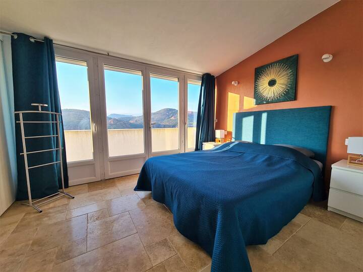 Უმაღლესი 1-სართულიანი ოთახი, კონდიცირებული, ტერასითა და სააბაზანოთი