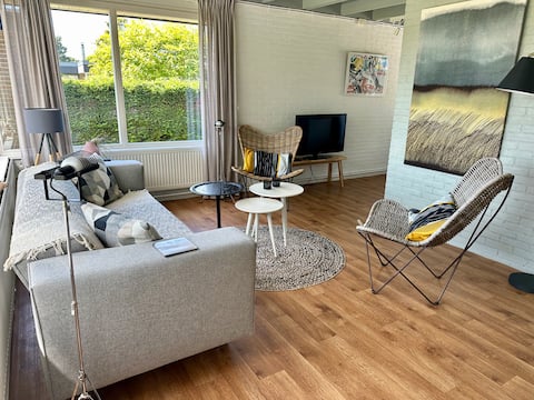 Top performing Airbnb: Wildrijk Bungalow 104 in Sint Maartensvlotbrug