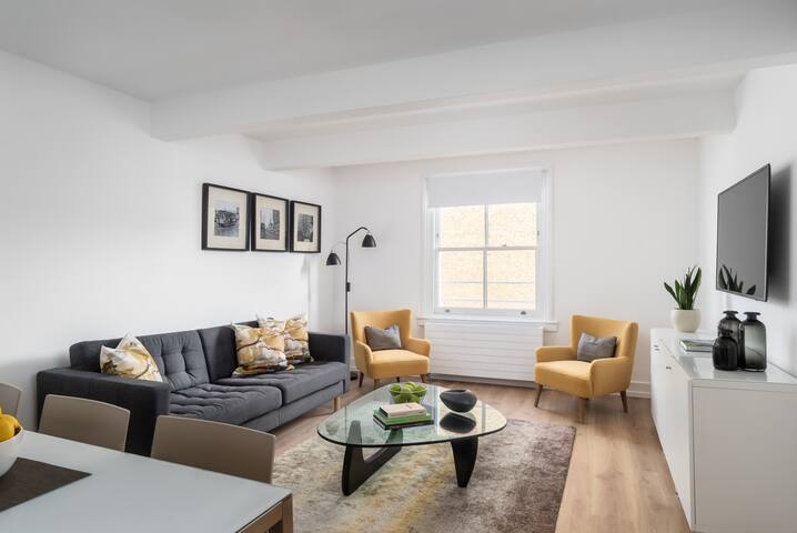 Luxury Two Bedroom Kensington Apartment