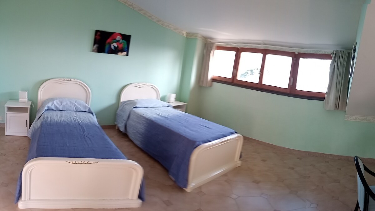 חדר 2 -2 מיטות יחיד