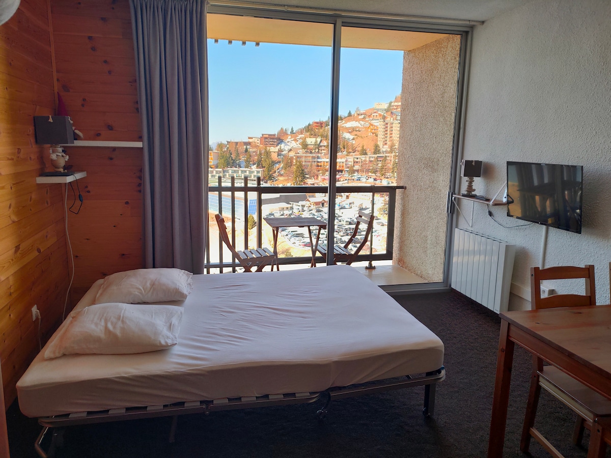 智能TNT电视（ Netflix、迪士尼、亚马逊、YouTube电视……根据您的个人账号）电视