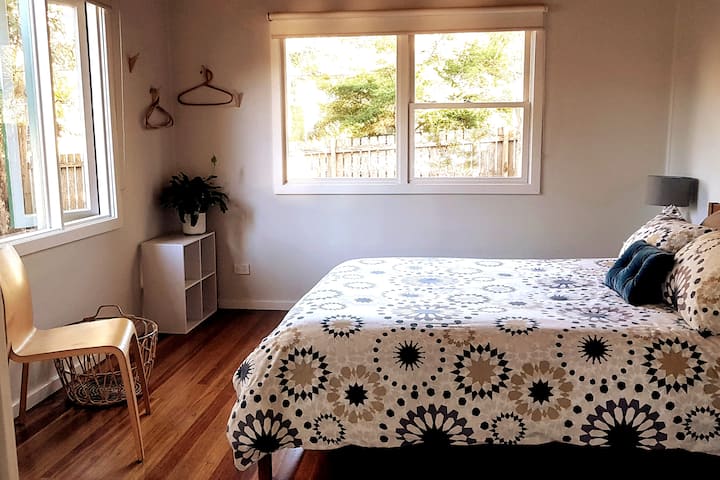 Queen bedroom offers lots of natural light, north facing morning sunshine and is fitted with a generous king size doona and an additional cosy blanket for cooler months.  Power boards are located on both sides of the bed to charge mobile devices.
